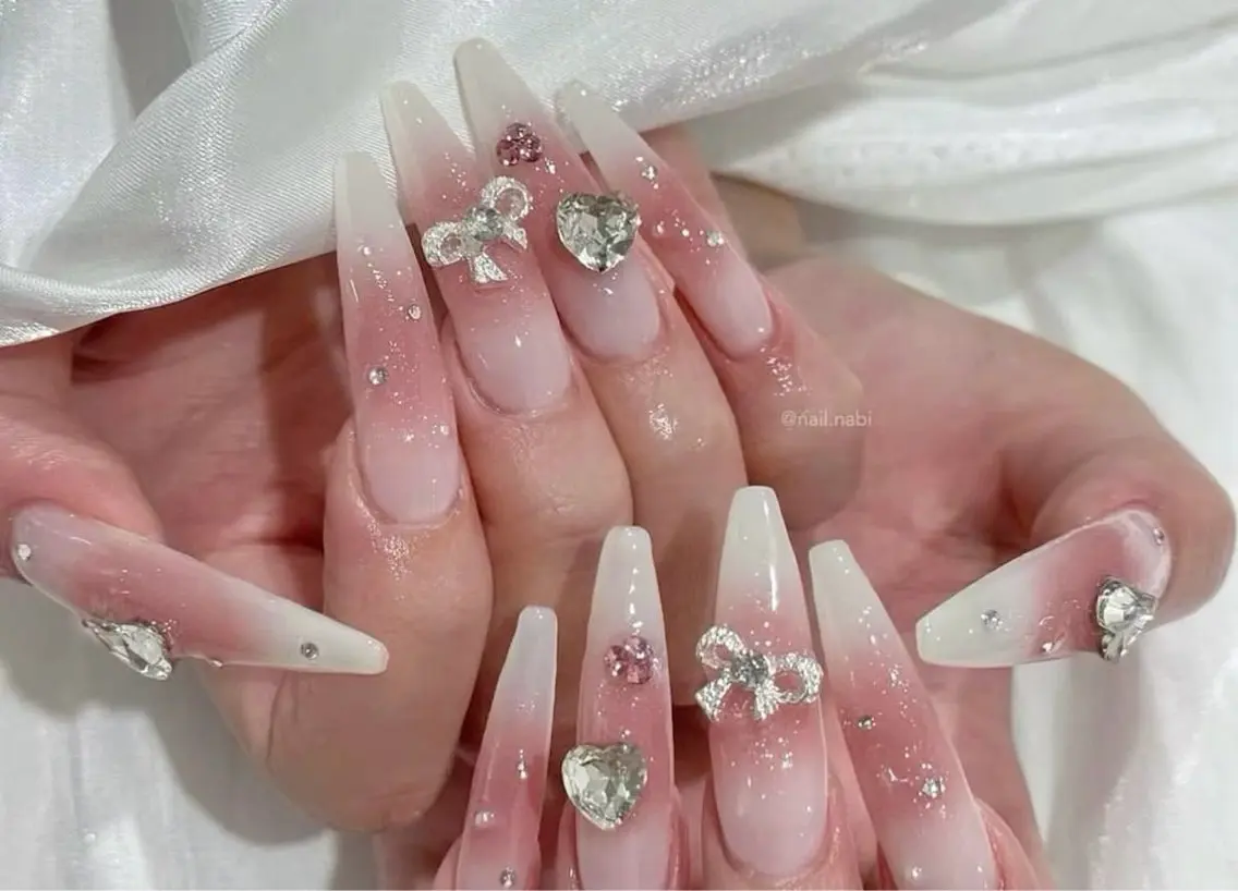 ネイル オーロラネイル チークネイル 長さ出し フットネイル フレンチネイル ハンドネイル Lee Nailsのネイルデザイン
