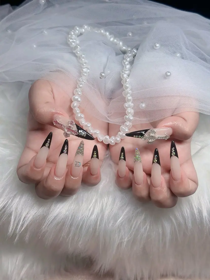 ネイル フレンチネイル ジェルネイル ガラスフレンチ ハロウィン ハート ハンドネイル H.baby Nail Salonのネイルデザイン