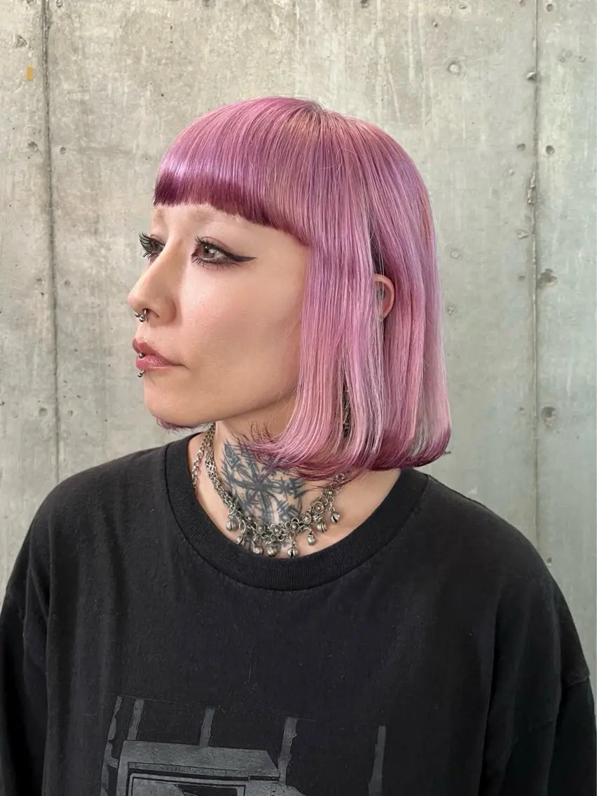 ミディアム カラー ピンクカラー ボブ ヘアカラー 派手髪デザインカラー ヒロカのヘアスタイル