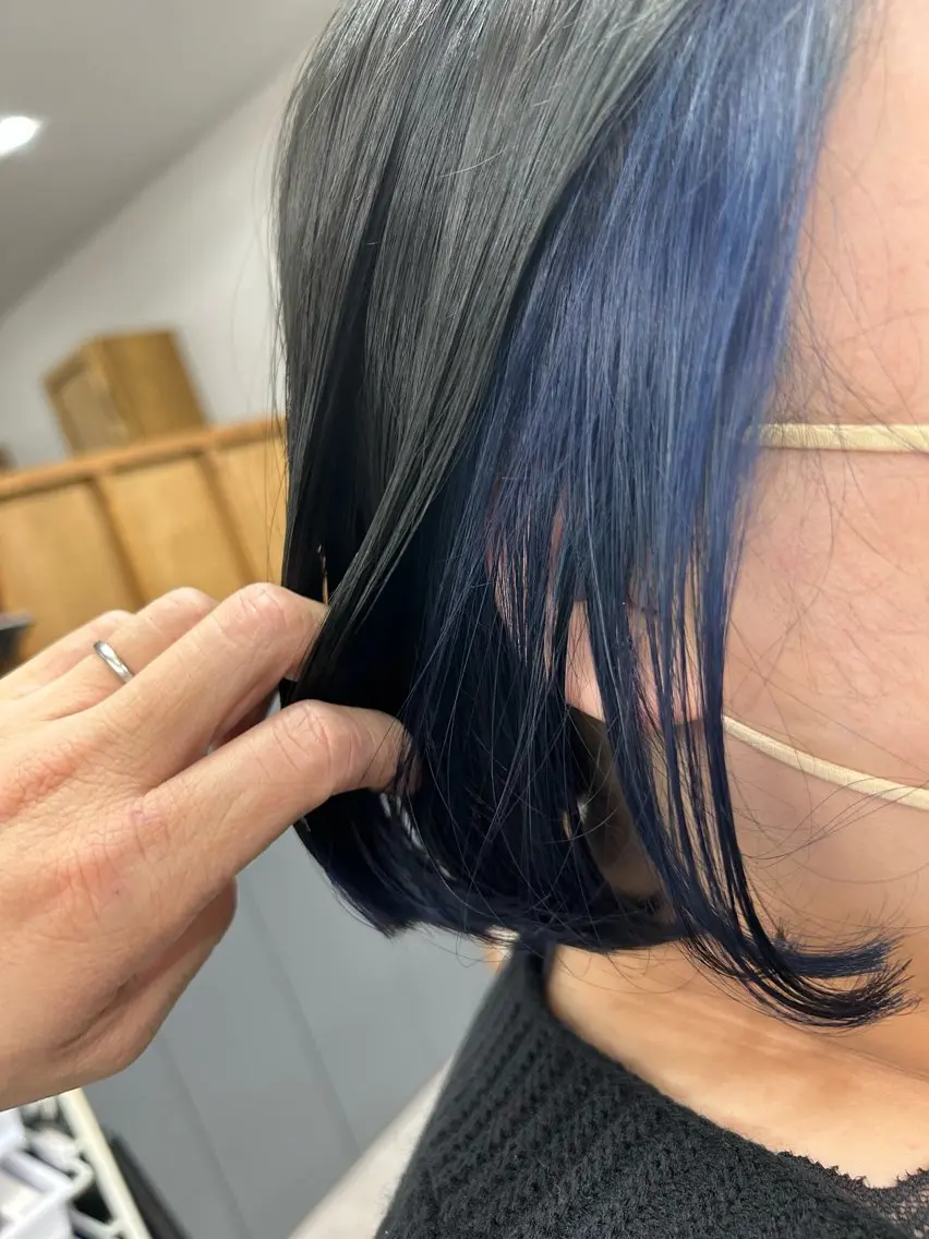 ショート カラー ブルーカラー カット ヘアカラー トリートメント SHAFT Ieiriのヘアスタイル
