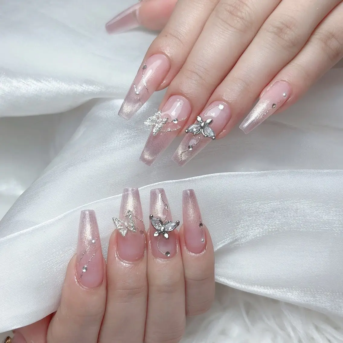 ネイル 🎀M nails✨ ビューティーのネイルデザイン