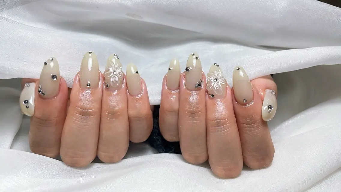 ネイル ハンドネイル ハンドケア モナ& あきのネイルデザイン