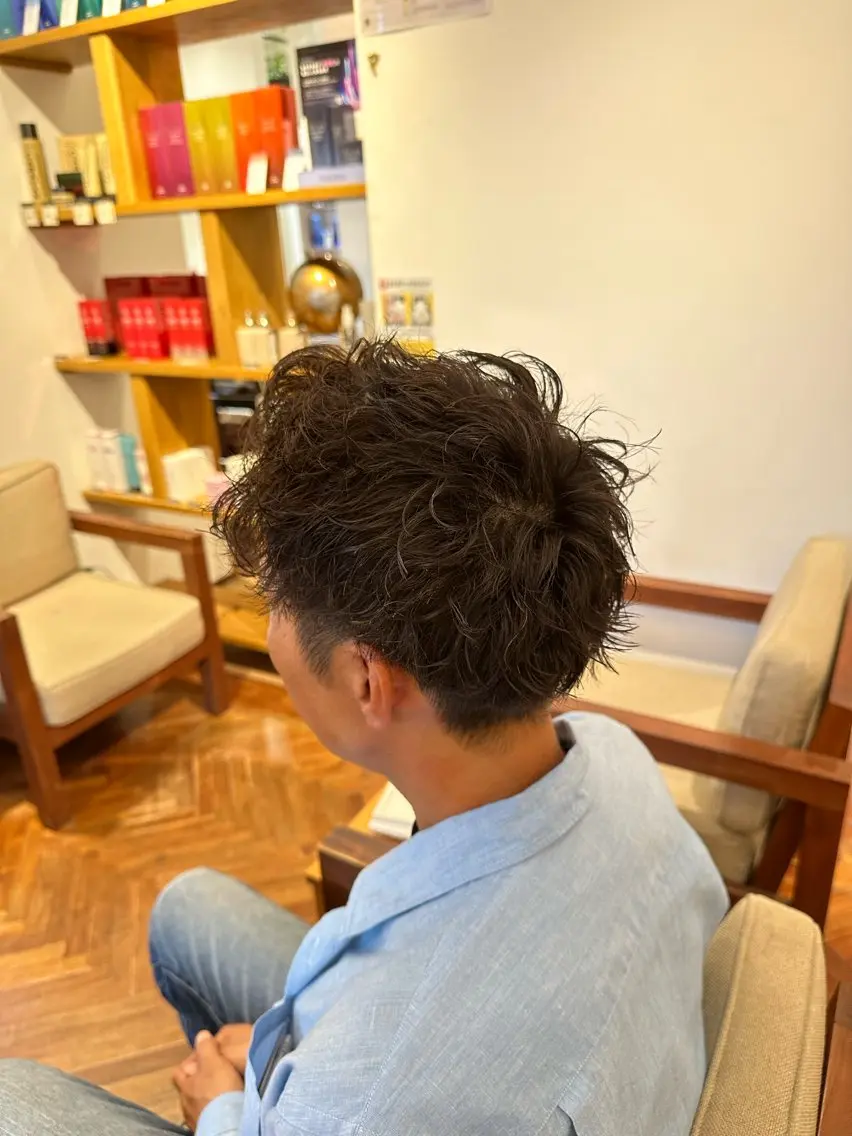 ショート パーマ メンズ メンズパーマ ツイストスパイラルパーマ スパイラルパーマ カット パーマ 鈴木 優斗のヘアスタイル