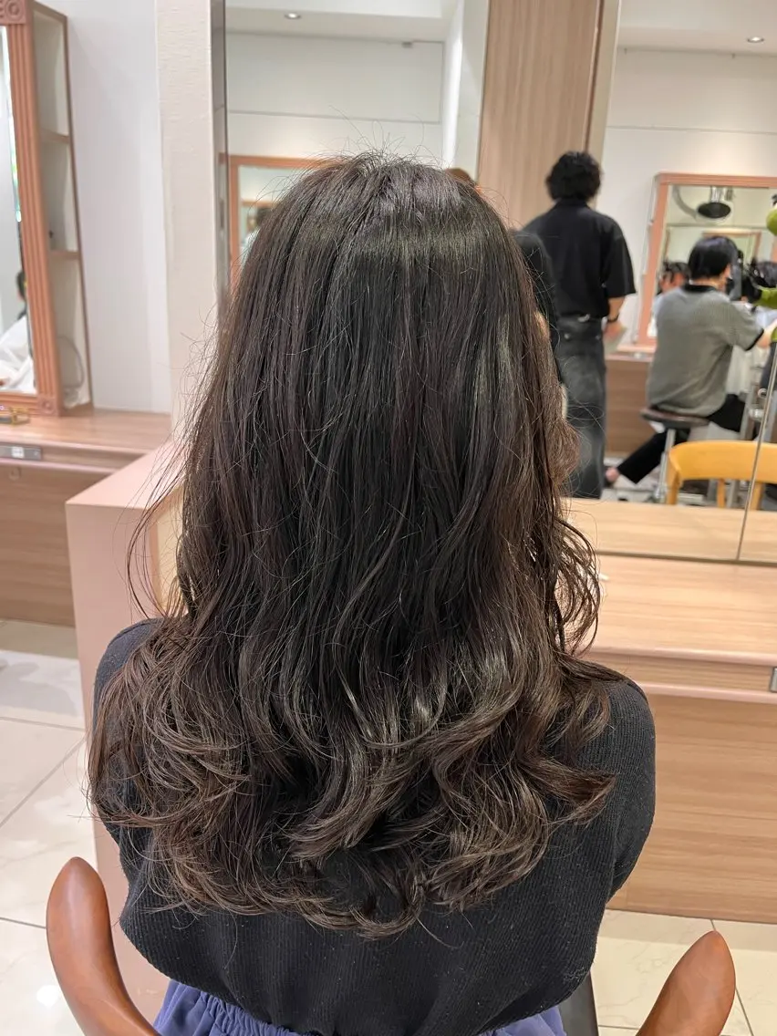 ロング カット パーマ SAKURA 顔まわり/髪質改善のヘアスタイル
