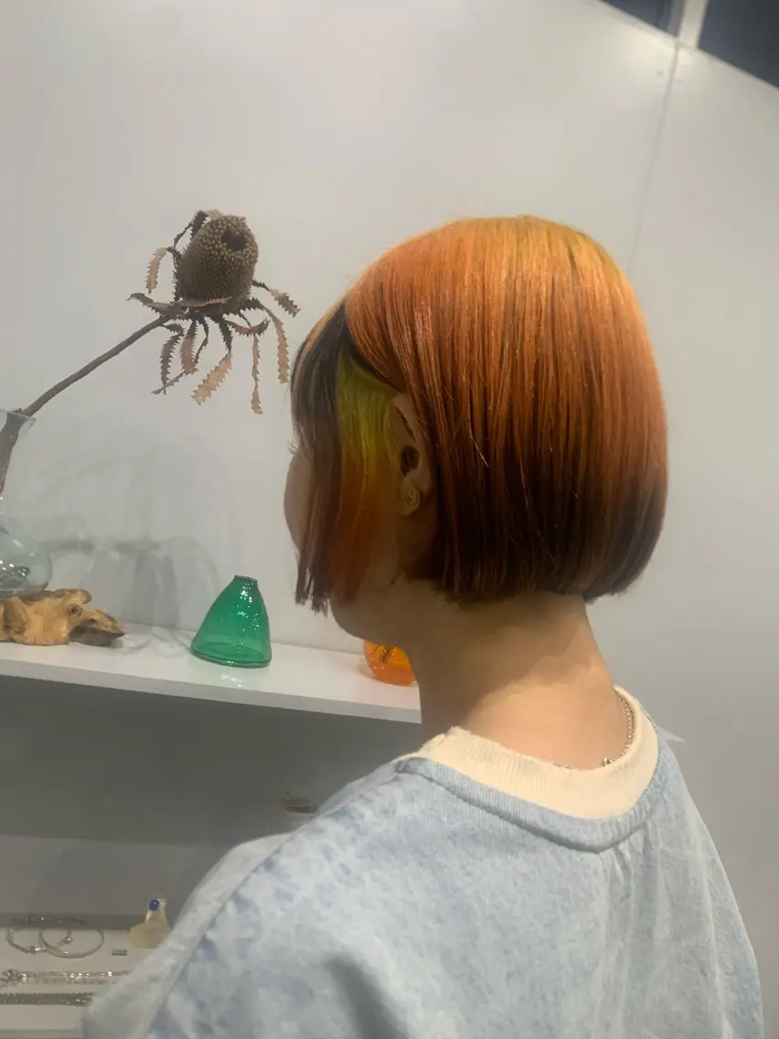 ショート イエローカラー 高橋 亜紀のヘアスタイル