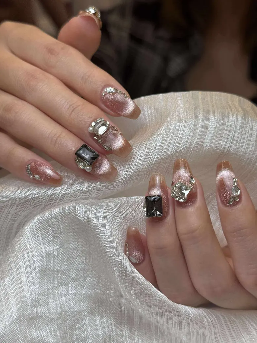 ネイル チークネイル ハート ホログラムネイル ミラーネイル ニュアンスネイル Nie Nail Shinokuboのネイルデザイン