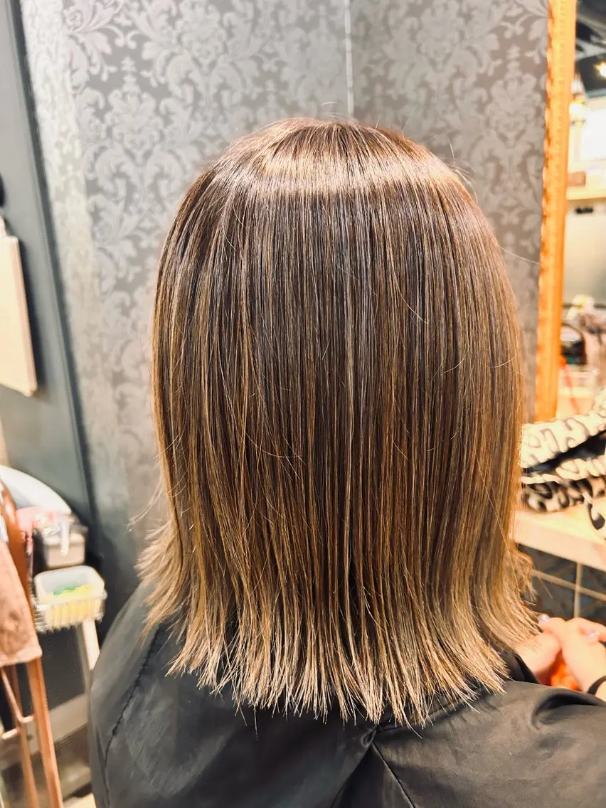 ミディアム ハイライト ヘアカラー 白髪ぼかしハイライト 🌈福士由美子のヘアスタイル