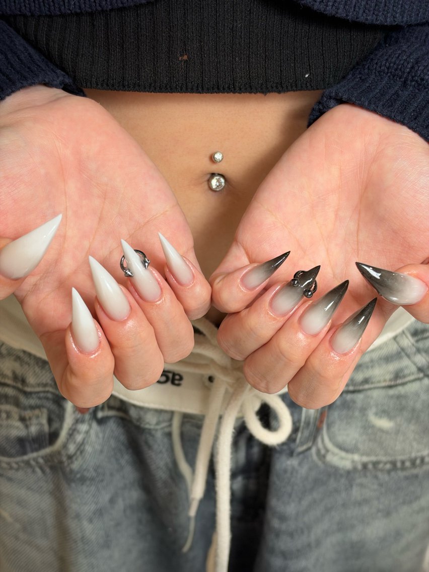 ネイル ジェルネイル キラキラネイル ロングネイル マグネットネイル 持ち込み ハンドネイル Sully Nail Labのネイルデザイン