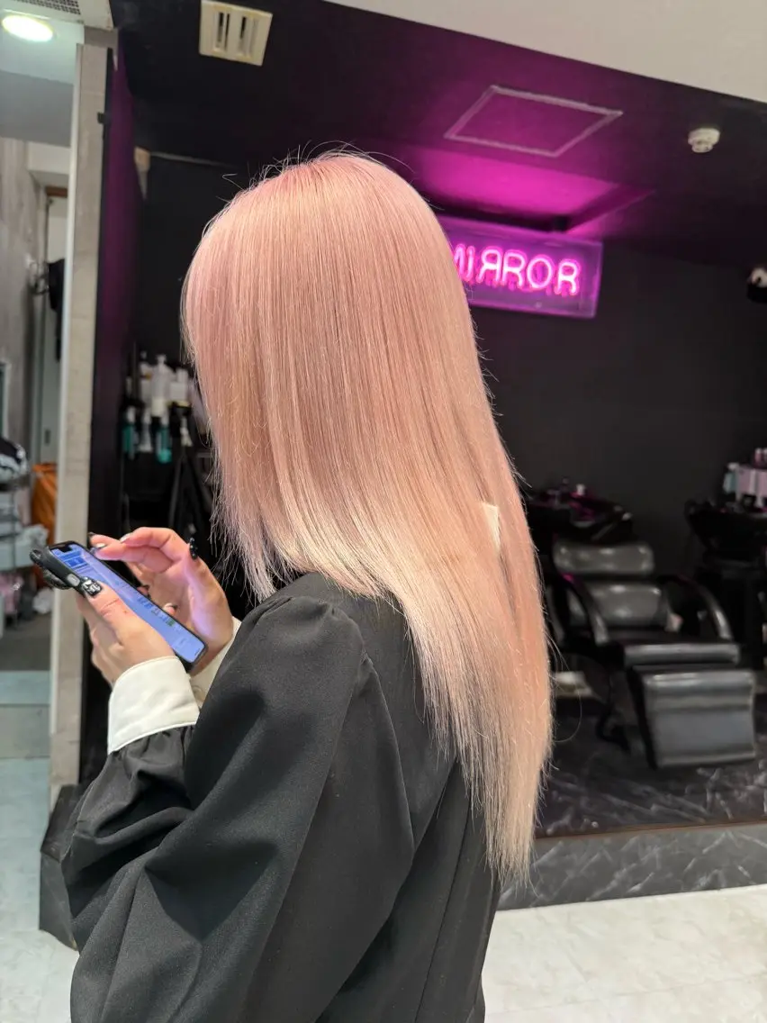 ミディアム カラー ベージュカラー ブリーチ ブロンド ミルクティーベージュ ピンクカラー ヘアカラー 【🥀履歴修正🥀】 ハイトーン職人/拓真のヘアスタイル
