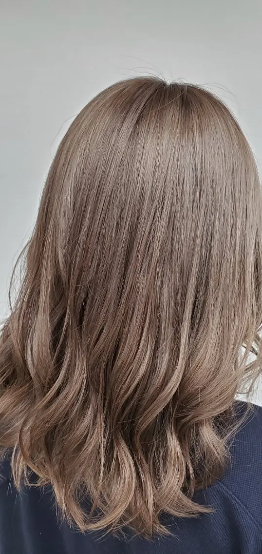 ミディアム パーマ ヘアカラー 儀間 真琴のヘアスタイル