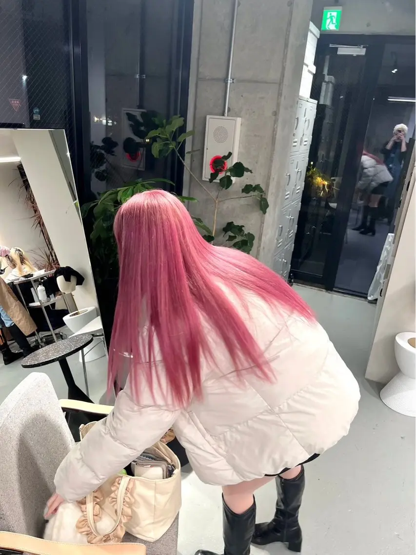 ロング カラー ブリーチ ピンクカラー ケアブリーチカラー 橋本一輝のヘアスタイル