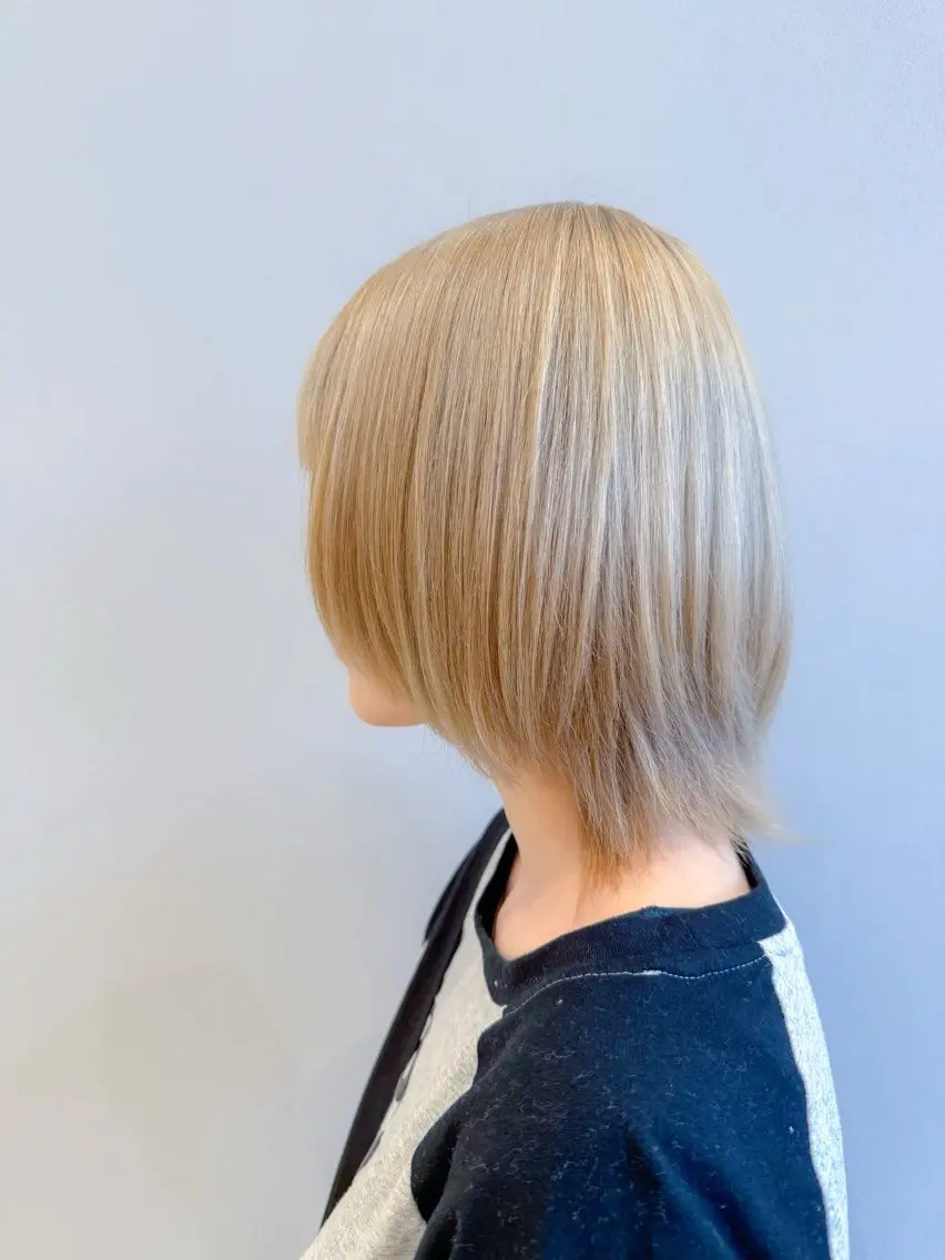 カラー ブリーチ 沖田 朱峰のヘアスタイル