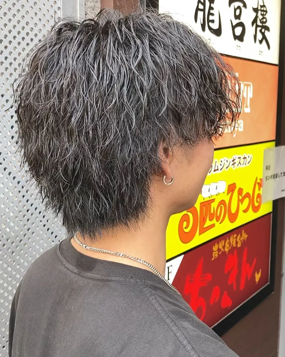 パーマ メンズ メンズパーマ ツイストスパイラルパーマ メンズウルフカット ウルフカット スパイラルパーマ カット パーマ メンズ特化 TAKUYAのヘアスタイル