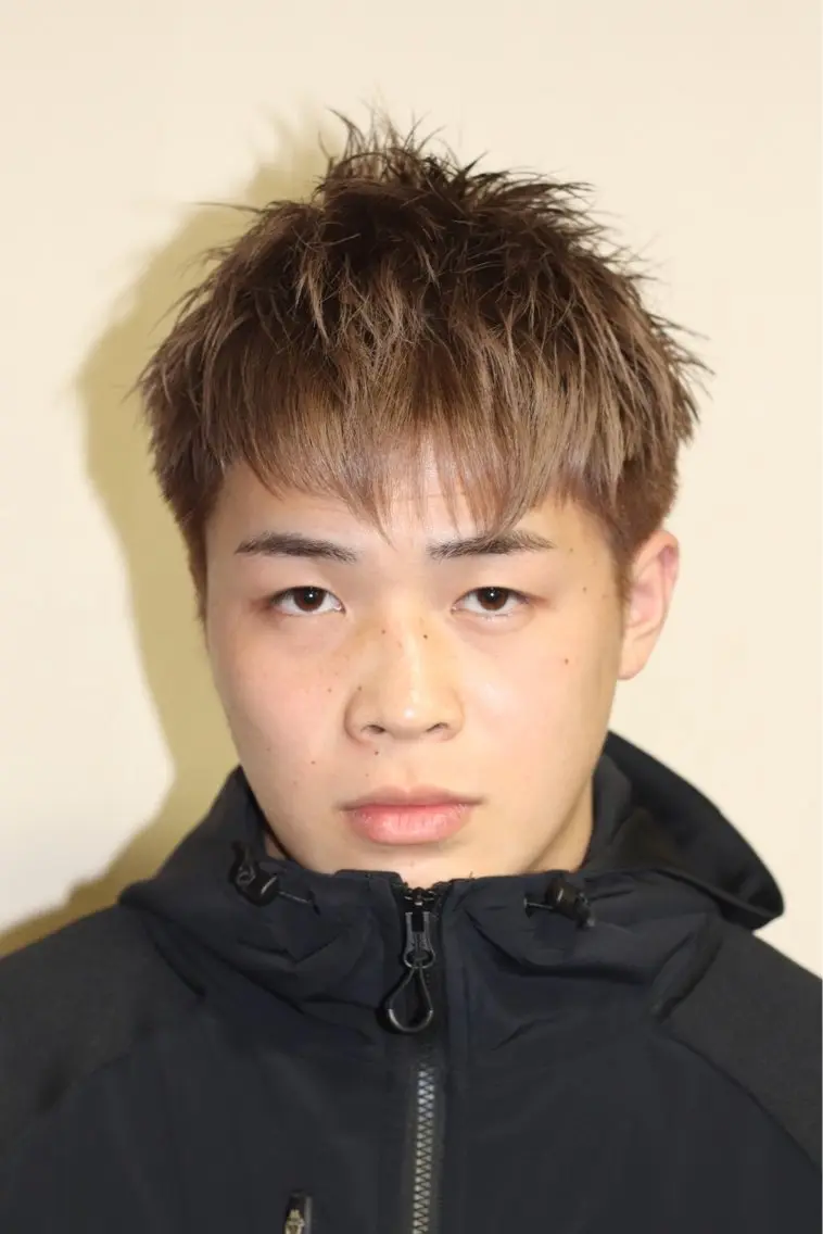 ショート カラー メンズ メンズブリーチ ブリーチ ブラウンカラー 透明感カラー 卒業式のヘアスタイル 浅岡 昭汰のヘアスタイル