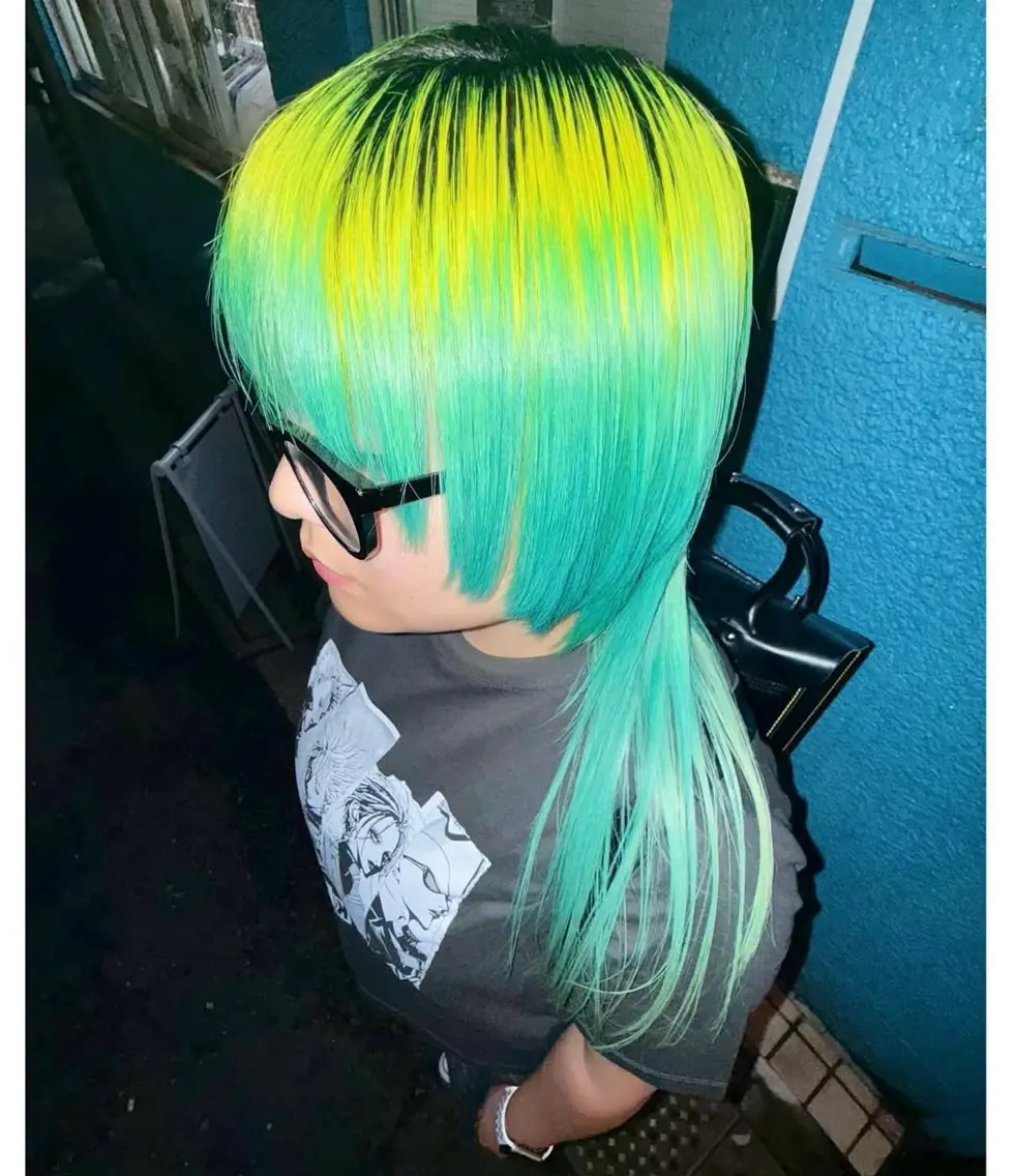 ミディアム イエローカラー ウルフカット ヘアカラー TSUNO🦖 派手髪/オタク美容師のヘアスタイル