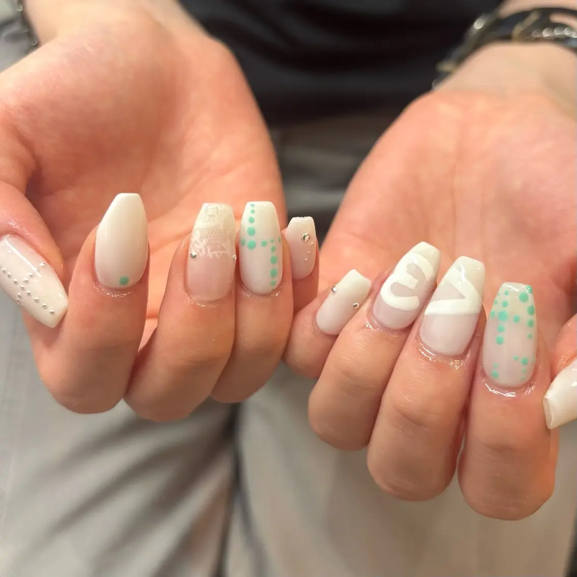 セミロング ハンドネイル Lesest akariのネイルデザイン
