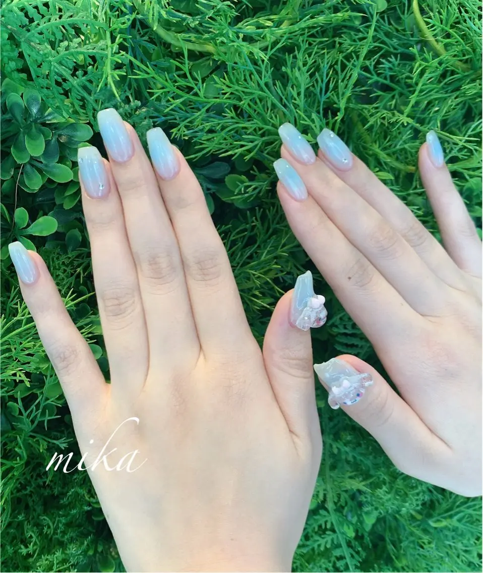 ネイル ブルー チークネイル ハンドネイル salon femmeのネイルデザイン