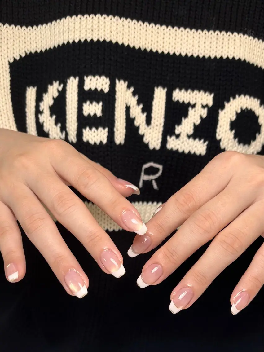 ネイル フレンチネイル マグネットネイル ミラーネイル ホワイト ハンドネイル is..nail 🌷sonokoのネイルデザイン