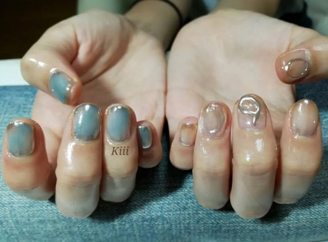 ネイル ミラーネイル ハンドネイル フットネイル kiii.__ ✴︎*のネイルデザイン