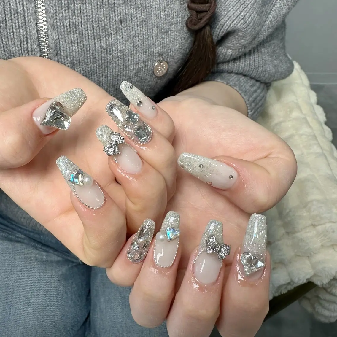 ネイル チークネイル フレンチネイル ジェルネイル ガラスフレンチ キラキラネイル ハンドネイル UM Nail Salonのネイルデザイン