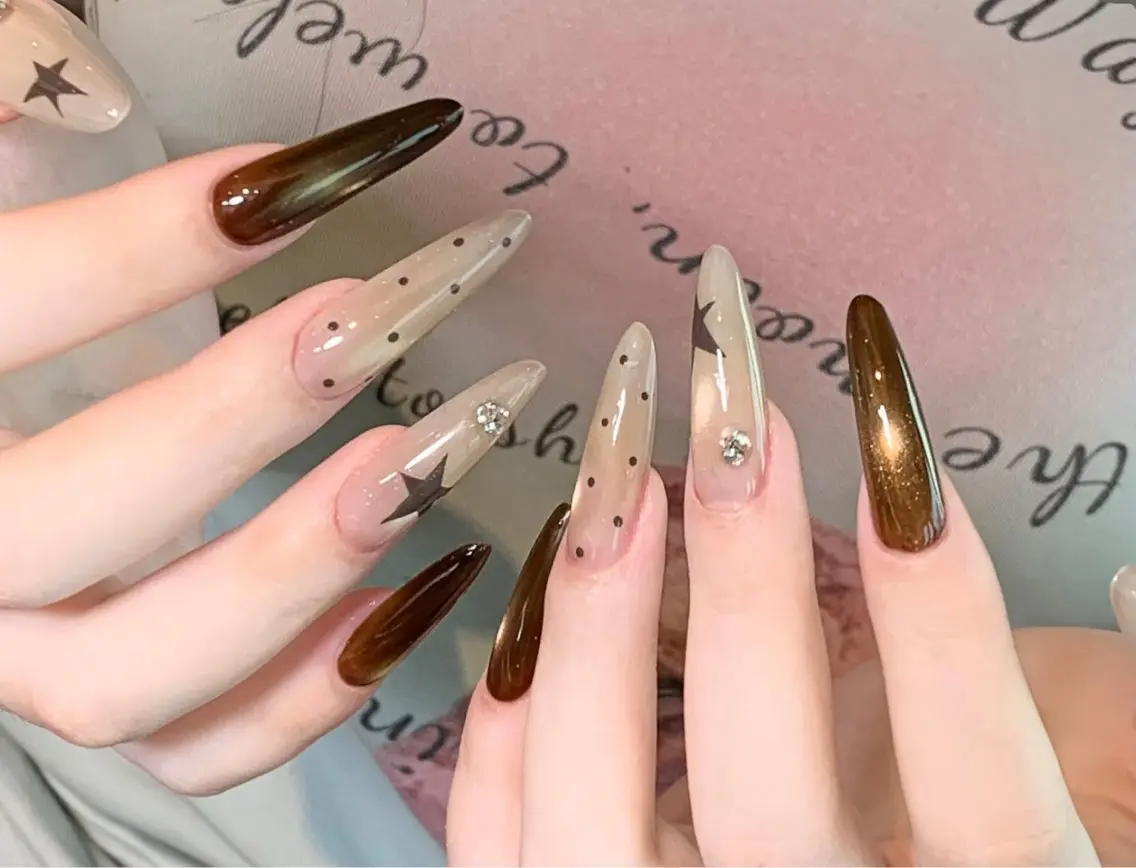 メンズ ネイル メンズ韓国風 学生(メンズ向け) ボルドー ブラウン チークネイル ハンドネイル ハンドケア NEW NAIL 池袋🔥🧲のネイルデザイン