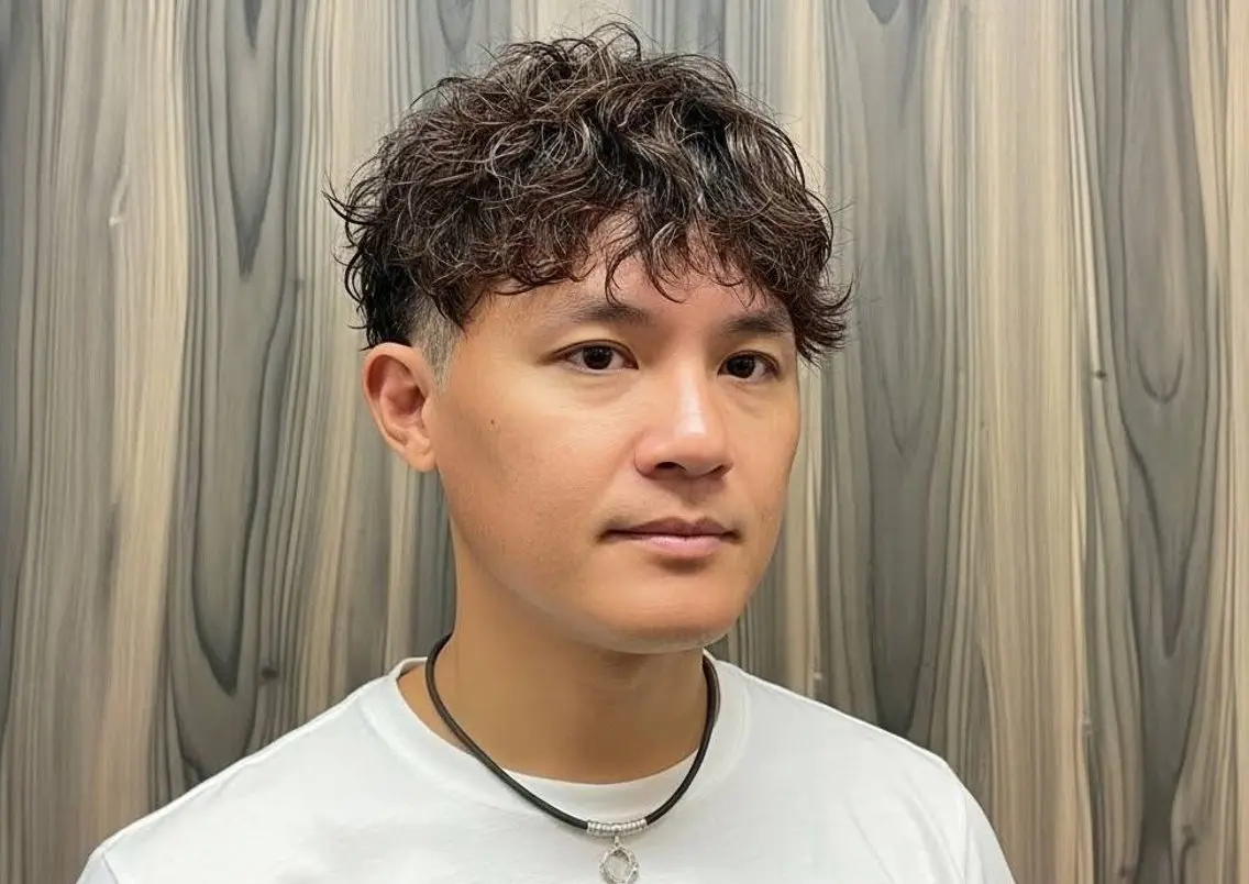 メンズカット+カラー✨あなたに似合うヘアカラーを提案⚡️シンプルカラーで時短仕上がり✨の写真