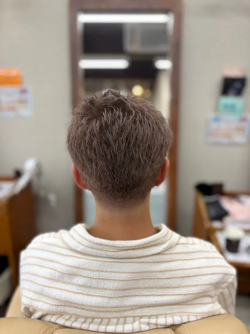 カラー メンズ メンズブリーチ ベージュカラー ブリーチ ミルクティーベージュ 生駒のパーマ達人 FEELけんけんのヘアスタイル