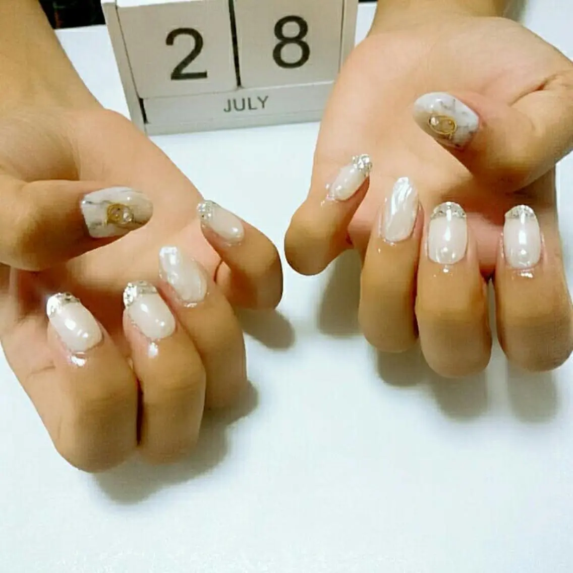 ネイル フレンチネイル キラキラネイル JEWEL nailのネイルデザイン