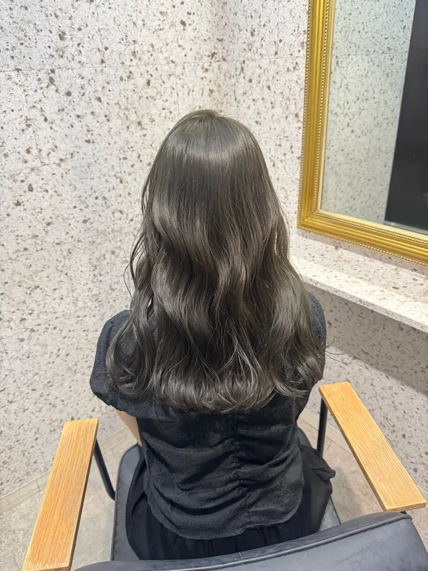 カラー アッシュ アッシュグレー アッシュグレージュ グレージュ オリーブグレージュ ヘアカラー iwanaga lamのヘアスタイル