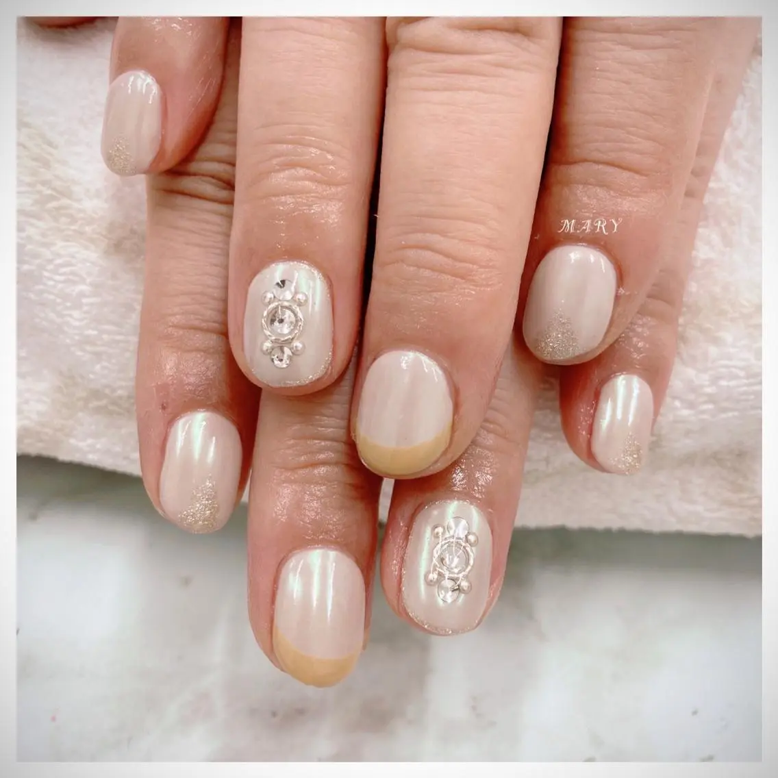 ネイル オーロラネイル フレンチネイル ニュアンスネイル ワンカラーネイル ハンドネイル Mary nail .narumiのネイルデザイン