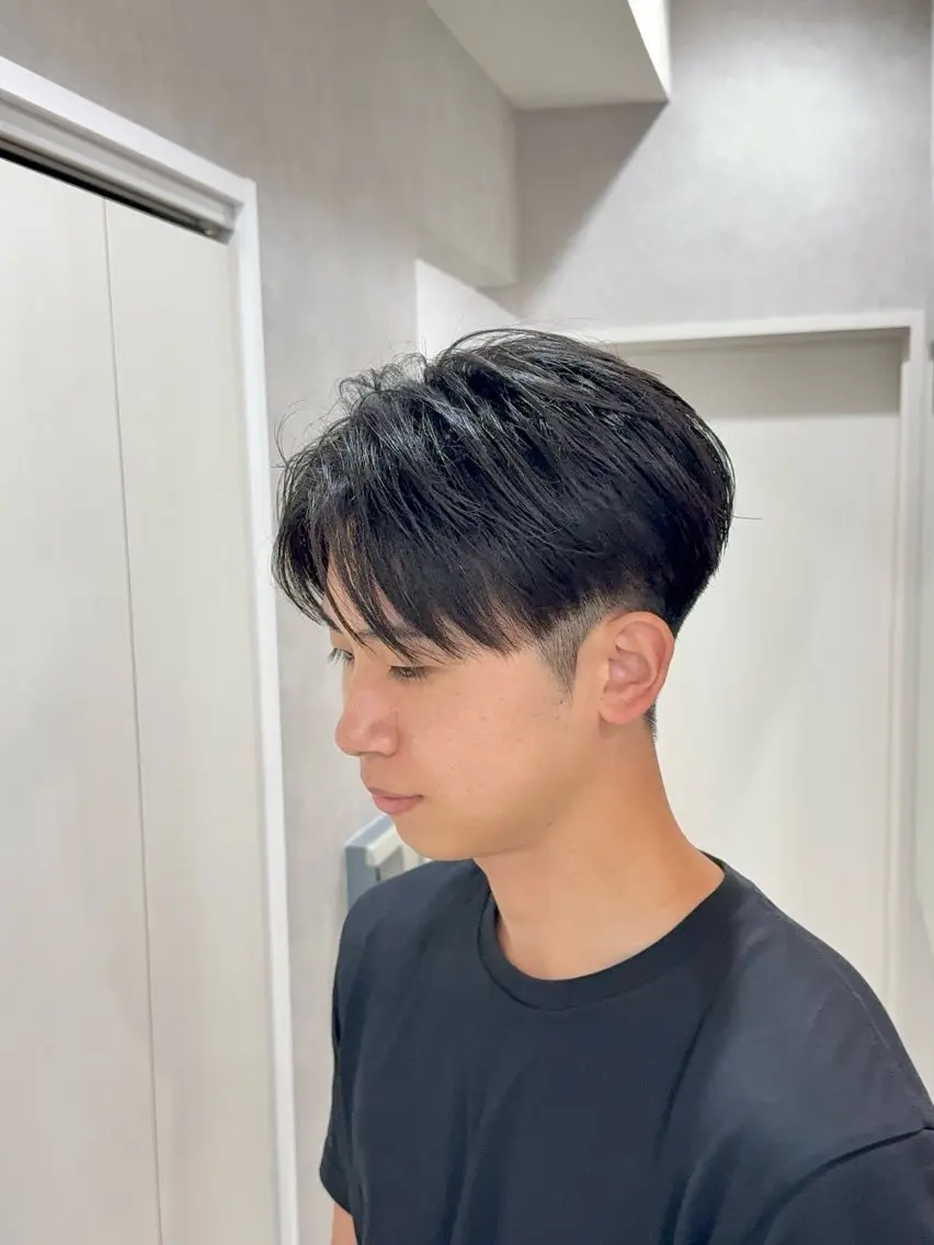ショート メンズ センターパート メンズパーマ 似合わせカット 【東北メンズヘア1 位受賞🥇】本間祐太のヘアスタイル