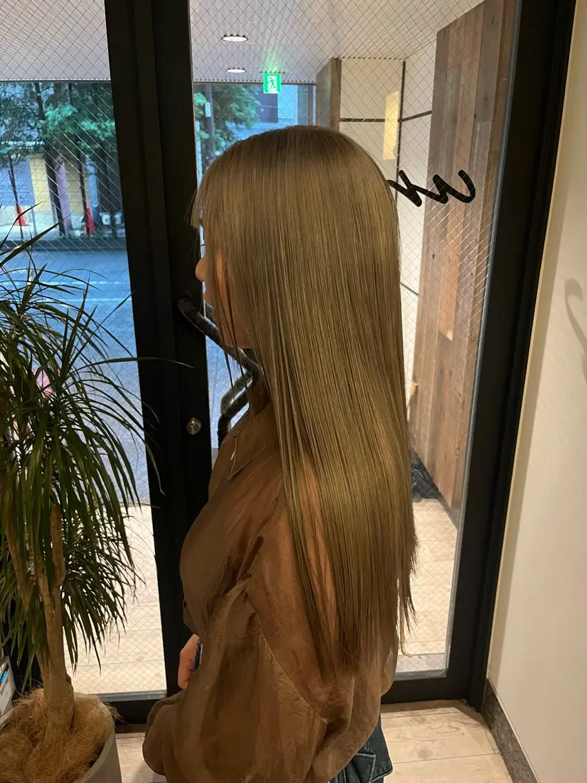ロング ヘアカラー 山本 彩香のヘアスタイル