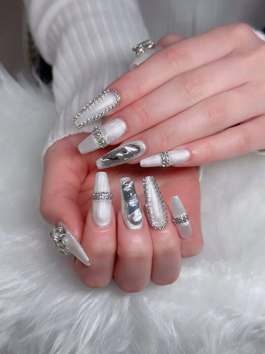 ネイル オーロラネイル フレンチネイル ジェルネイル ハロウィン キラキラネイル H.baby Nail Salonのネイルデザイン
