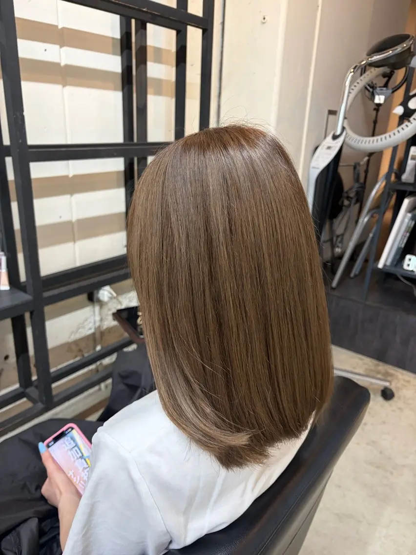 ミディアム カラー グレージュ オリーブグレージュ オリーブグレー 安永 里帆のヘアスタイル