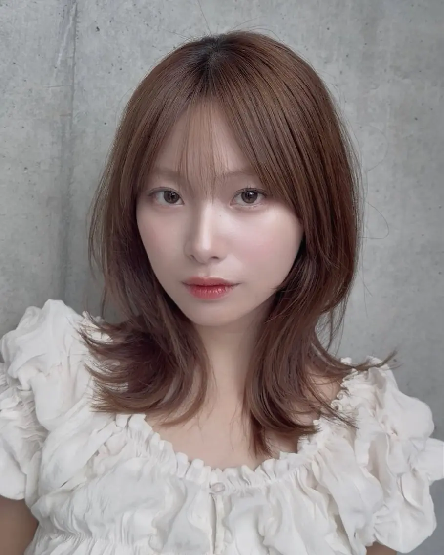 ミディアム カラー パーマ ヘアアレンジ ミディアムレイヤー 顔まわりレイヤー 顔周りカット 伸ばしかけ レイヤーカット カット ヘアカラー トリートメント 🌱透明感カラー🌱 レイヤー/コウスケのヘアスタイル