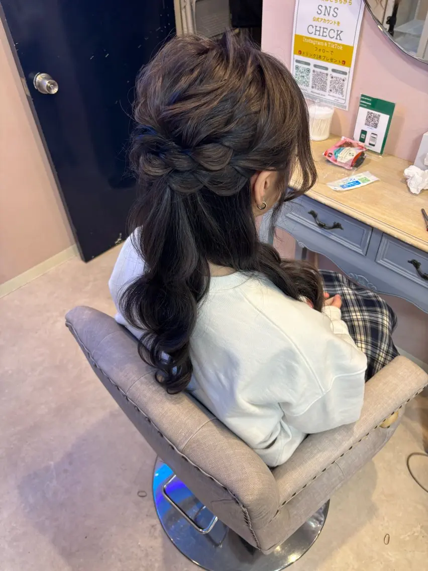 ロング ヘアアレンジ ハーフアップ pupe まいのヘアスタイル