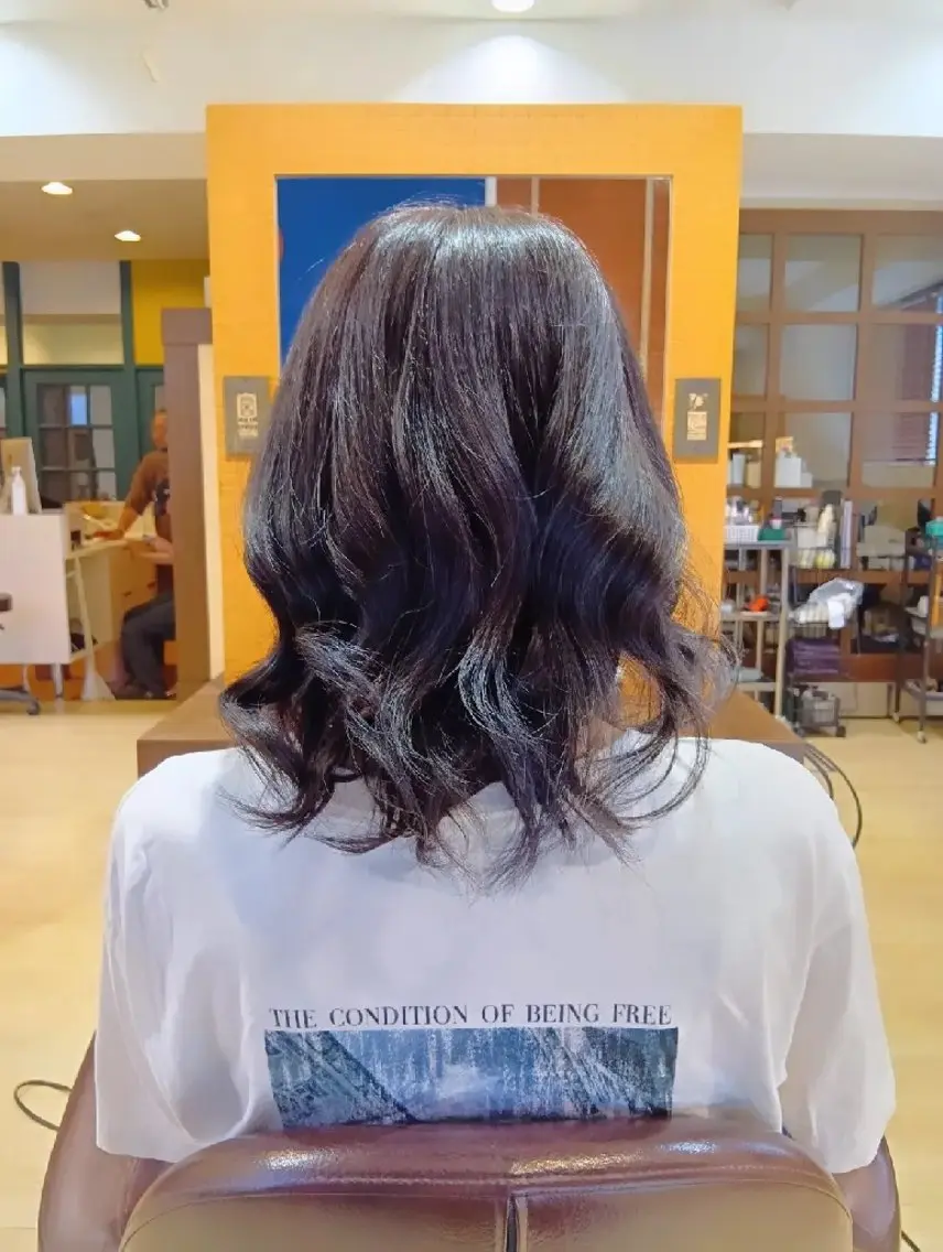 ミディアム カラー ブリーチ ブルーカラー ブルーパープル パープルカラー トリートメント ヘアカラー トリートメント 小林暢🌟Orque 髪質改善サロン🌙のヘアスタイル