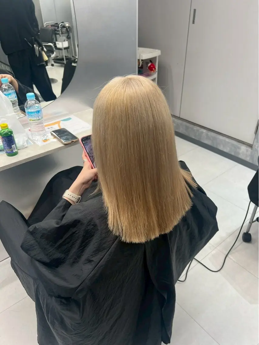 セミロング カラー 🌈推し活ハイトーン 🩵荒川結星のヘアスタイル