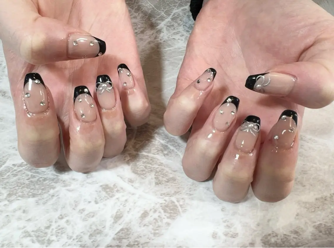ネイル フレンチネイル リボン Alococo nail🎀miyuのネイルデザイン