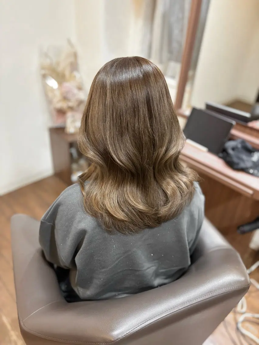 ミディアム 栗本 栞のヘアスタイル