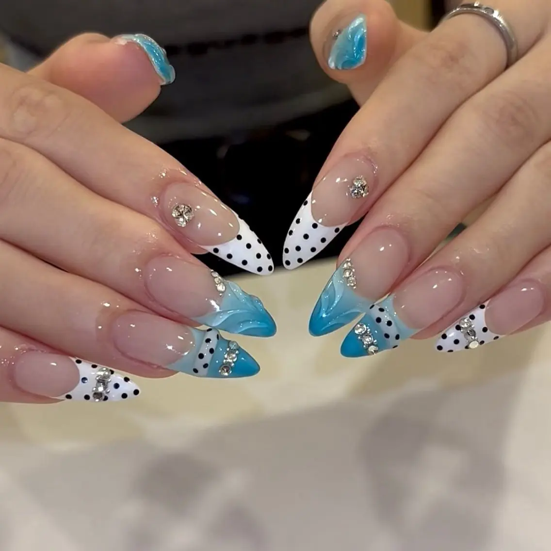 ネイル ハンドネイル HAPPI NAIL CALINのネイルデザイン