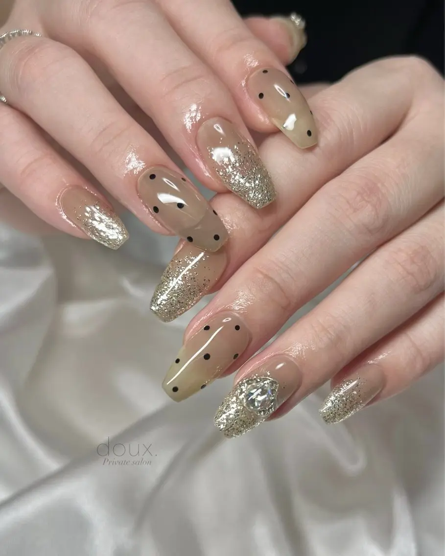 ネイル アートネイル ドット キラキラネイル 韓国ネイル ニュアンスネイル doux. nailのネイルデザイン