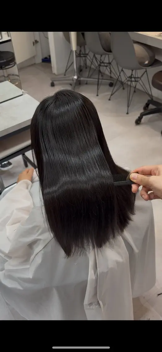 セミロング カット ヘアカラー 縮毛矯正 トリートメント 🌙髪質改善カラー Momoka🦋のヘアスタイル