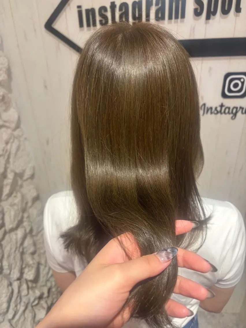 ミディアム カラー ベージュカラー 透明感カラー オリーブベージュ トリートメント ヘアカラー トリートメント Agu.hair / ミナミのヘアスタイル
