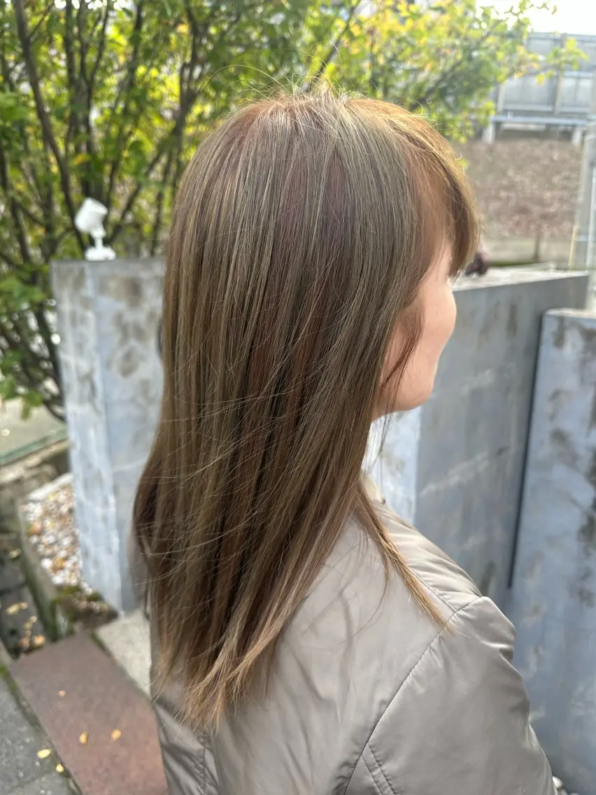 セミロング カラー ハイライトカラー ハイライト ヘアカラー 安達 望のヘアスタイル