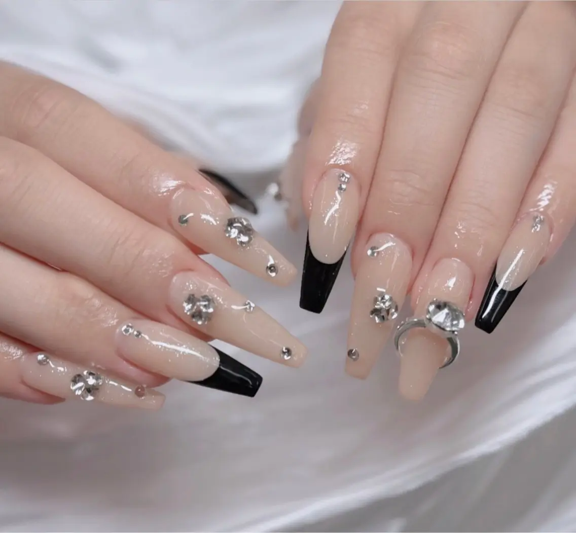 ネイル フレンチネイル ジェルネイル ハロウィン キラキラネイル 韓国ネイル H.baby Nail Salonのネイルデザイン