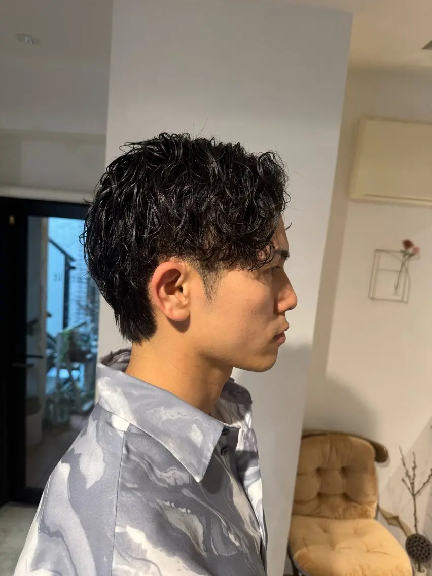 ショート パーマ メンズ センターパート カット パーマ 髪質改善/縮毛矯正 /メンズパーマ川田のヘアスタイル