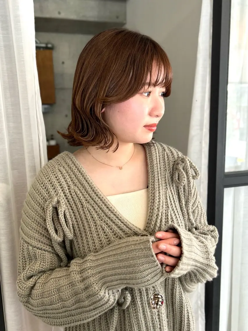 ショート カラー ボブ 外ハネヘア FERIA 池田 比嘉あゆ美のヘアスタイル