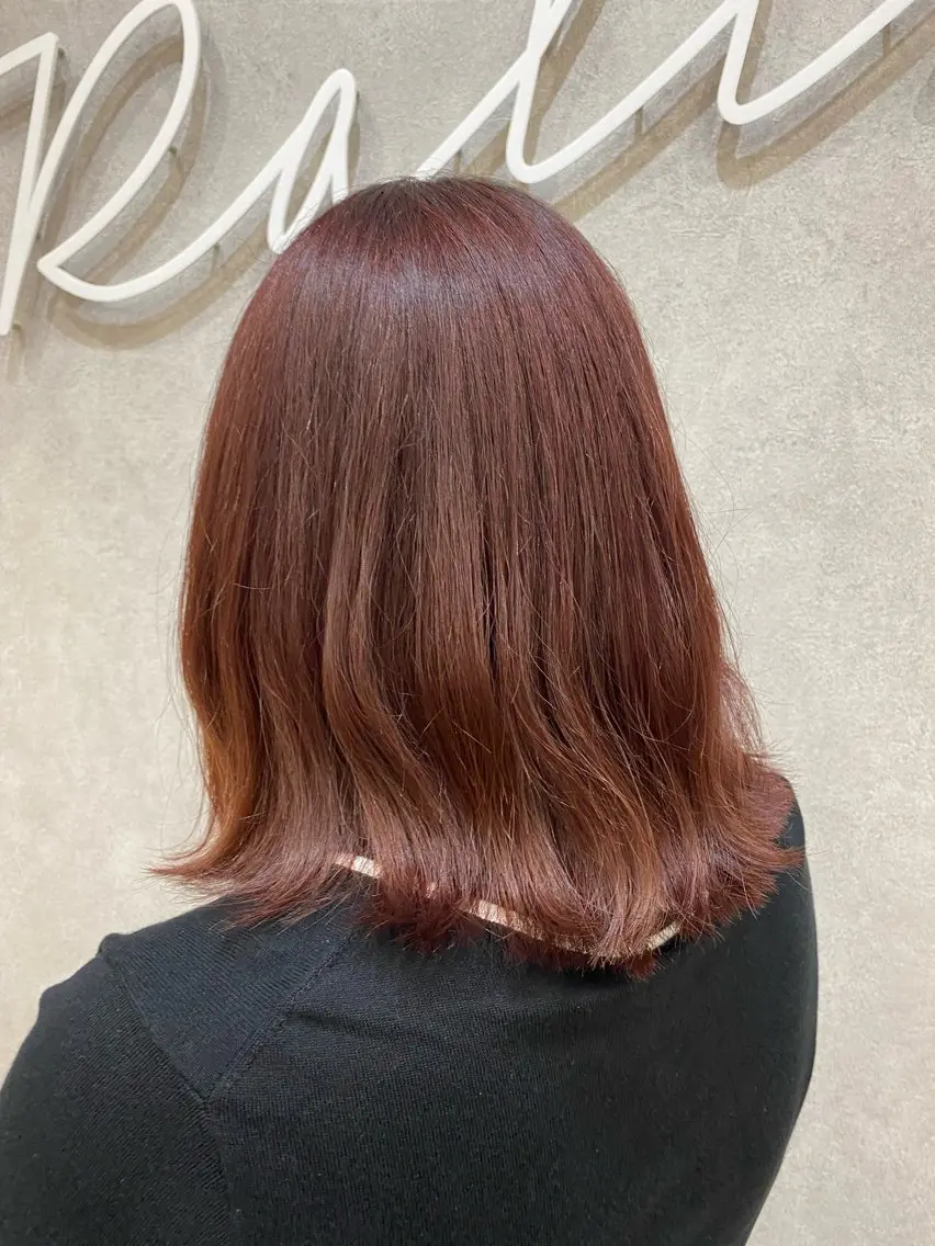 ミディアム ピンクブラウン レイヤーカット・透明 感カラー✨️春山栞菜のヘアスタイル