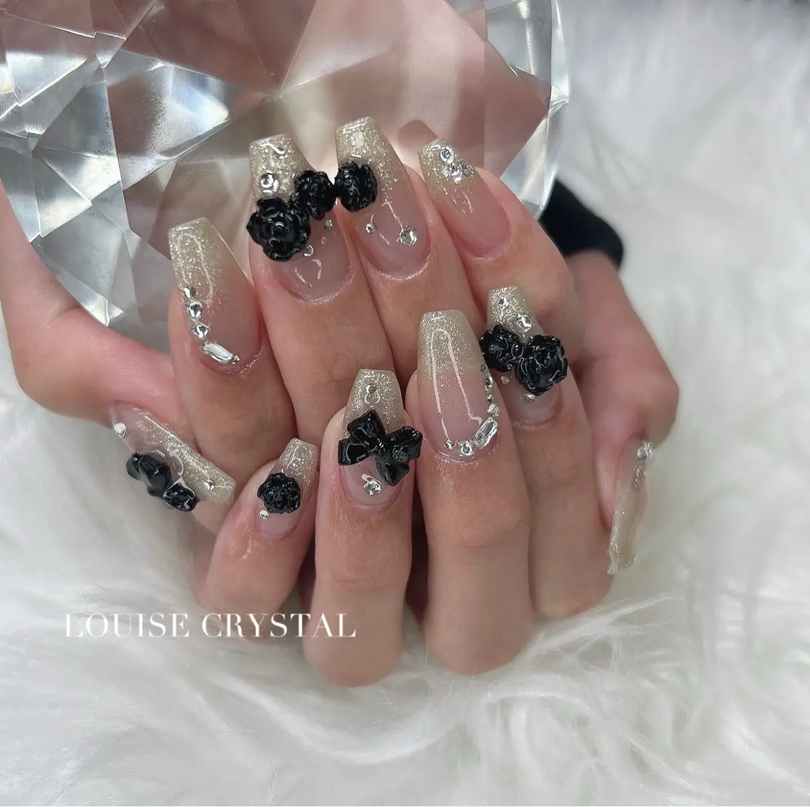 ネイル ハンドネイル LOUISE CRYSTALのネイルデザイン